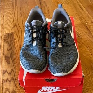 7Y/8.5 women size bike rosherun